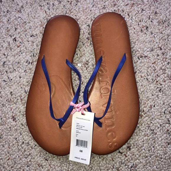 Women’s Vineyard Vines Flip Flops - Picture 2 of 2